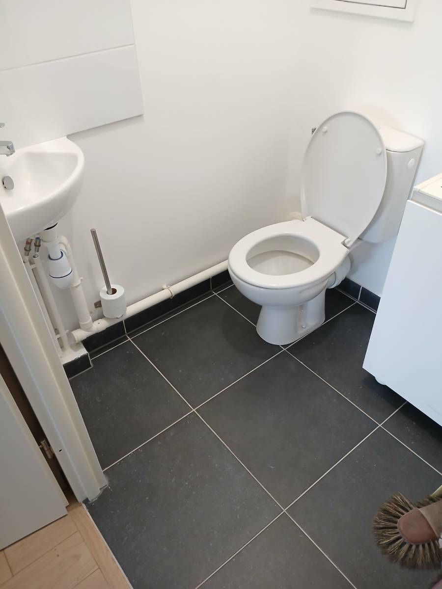 R&eacute;novation de WC : remplacement d'un WC classique par un WC suspendu image 2