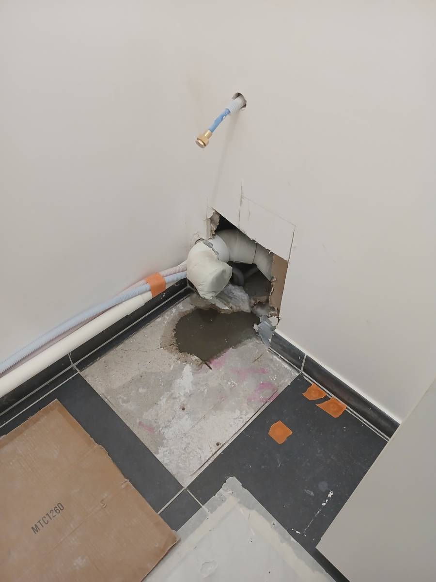 R&eacute;novation de WC : remplacement d'un WC classique par un WC suspendu image 4