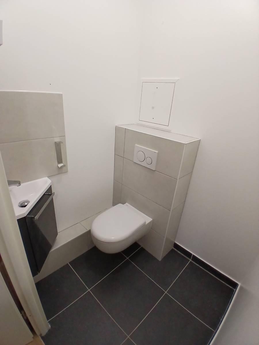 R&eacute;novation de WC : remplacement d'un WC classique par un WC suspendu image 8